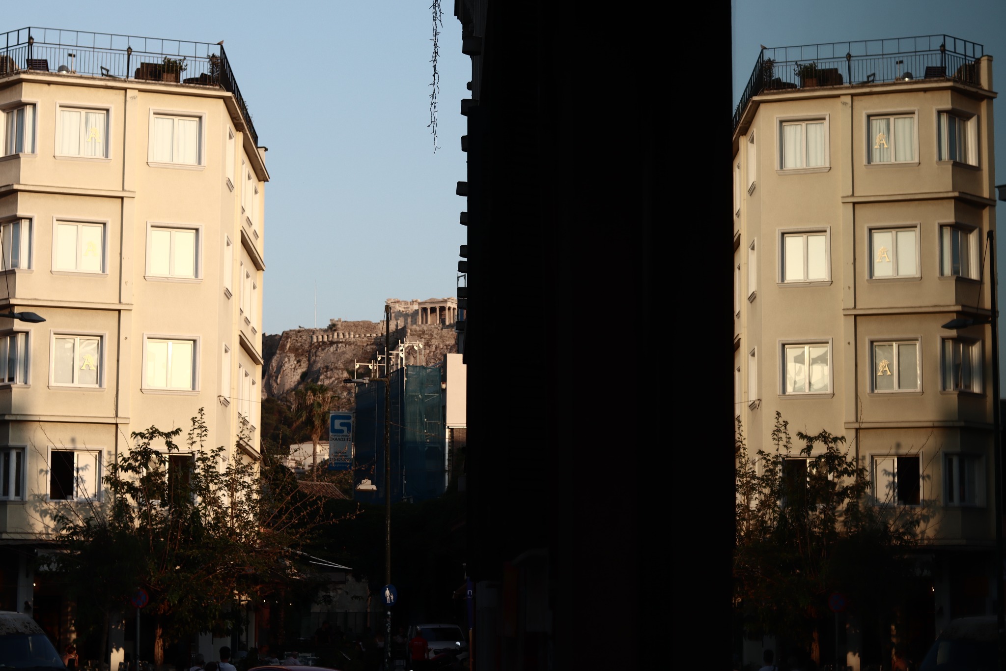 Acropolis between buildings — ATH2018